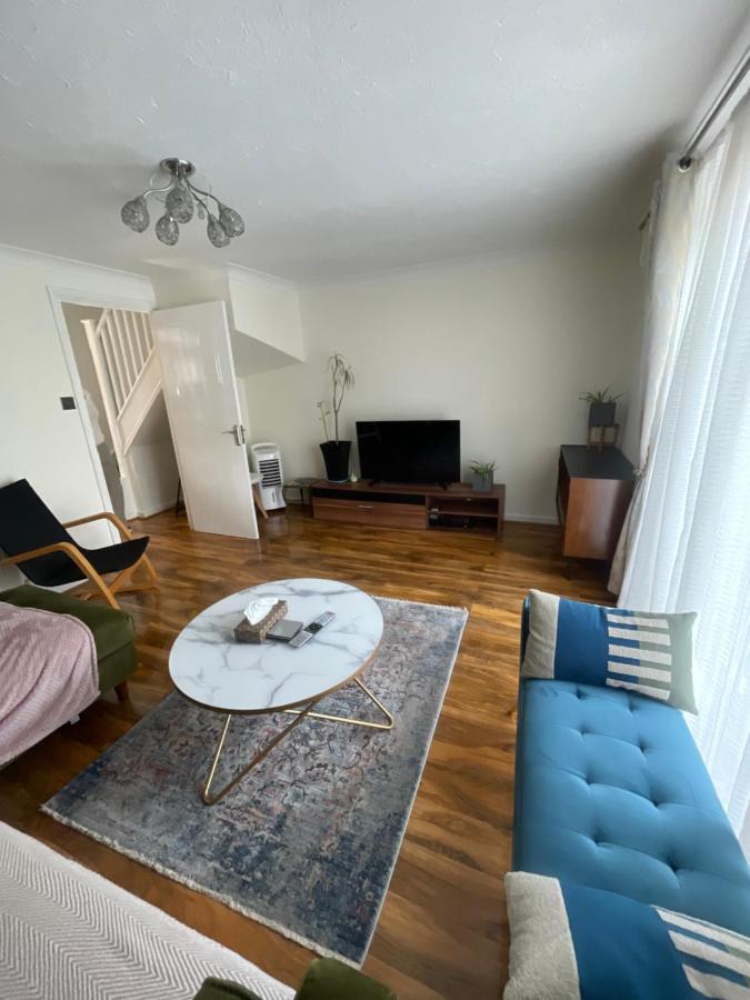Сasa de vacaciones Stunning 3 Bedroom Family House In London, Private Parking And Garden, With Great Transport Links To London, The Excel Centre, Canary Wharf, The O2!