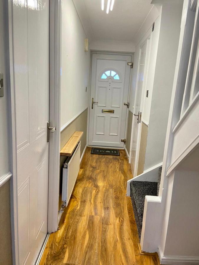 Stunning 3 Bedroom Family House In London, Private Parking And Garden, With Great Transport Links To London, The Excel Centre, Canary Wharf, The O2! Сasa de vacaciones