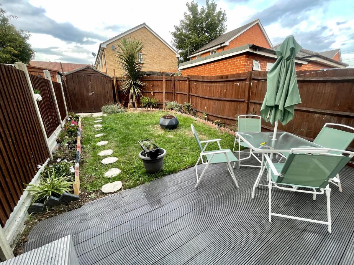Сasa de vacaciones Stunning 3 Bedroom Family House In London, Private Parking And Garden, With Great Transport Links To London, The Excel Centre, Canary Wharf, The O2! *